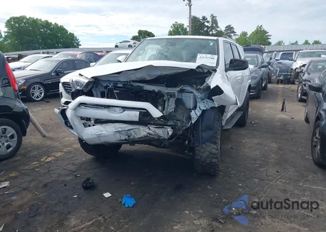 2022 Toyota 4Runner Sr5 z USA, uszkodzony, nr VIN JTEMU5JRXN6034091